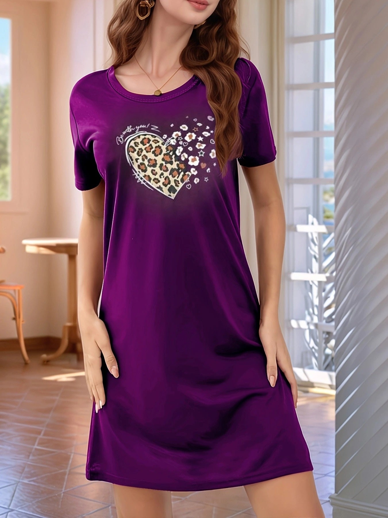 فستان نوم بأكمام قصيرة بتصميم قلب
