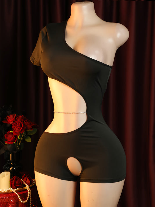 بدلة نسائية مثيرة بقصة غير متناسقة