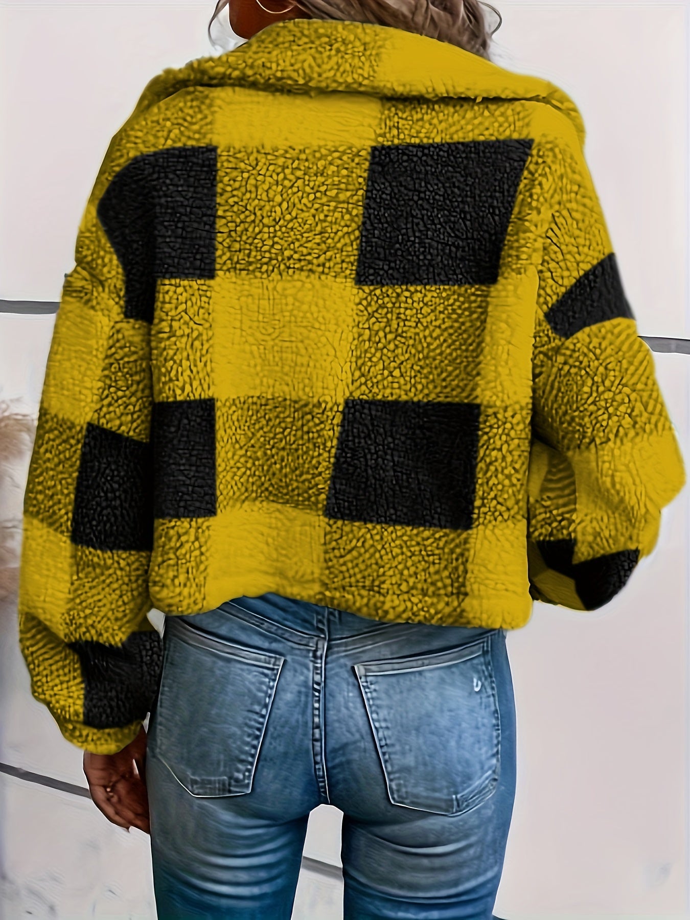 معطف طراز مائل بأزرار للنساء