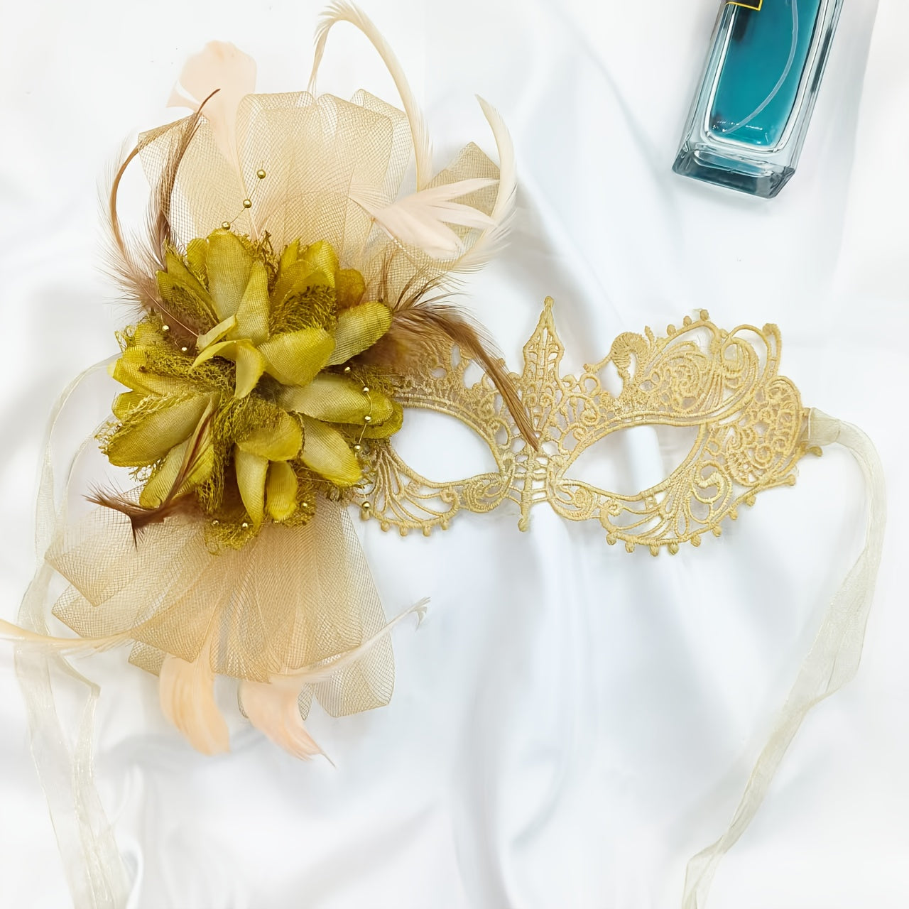 قناع نسائي غوثيك أنيق مزخرف بالريش