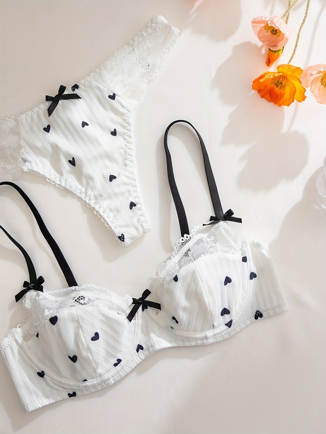 طقم حمالات صدر وشنطة نسائية