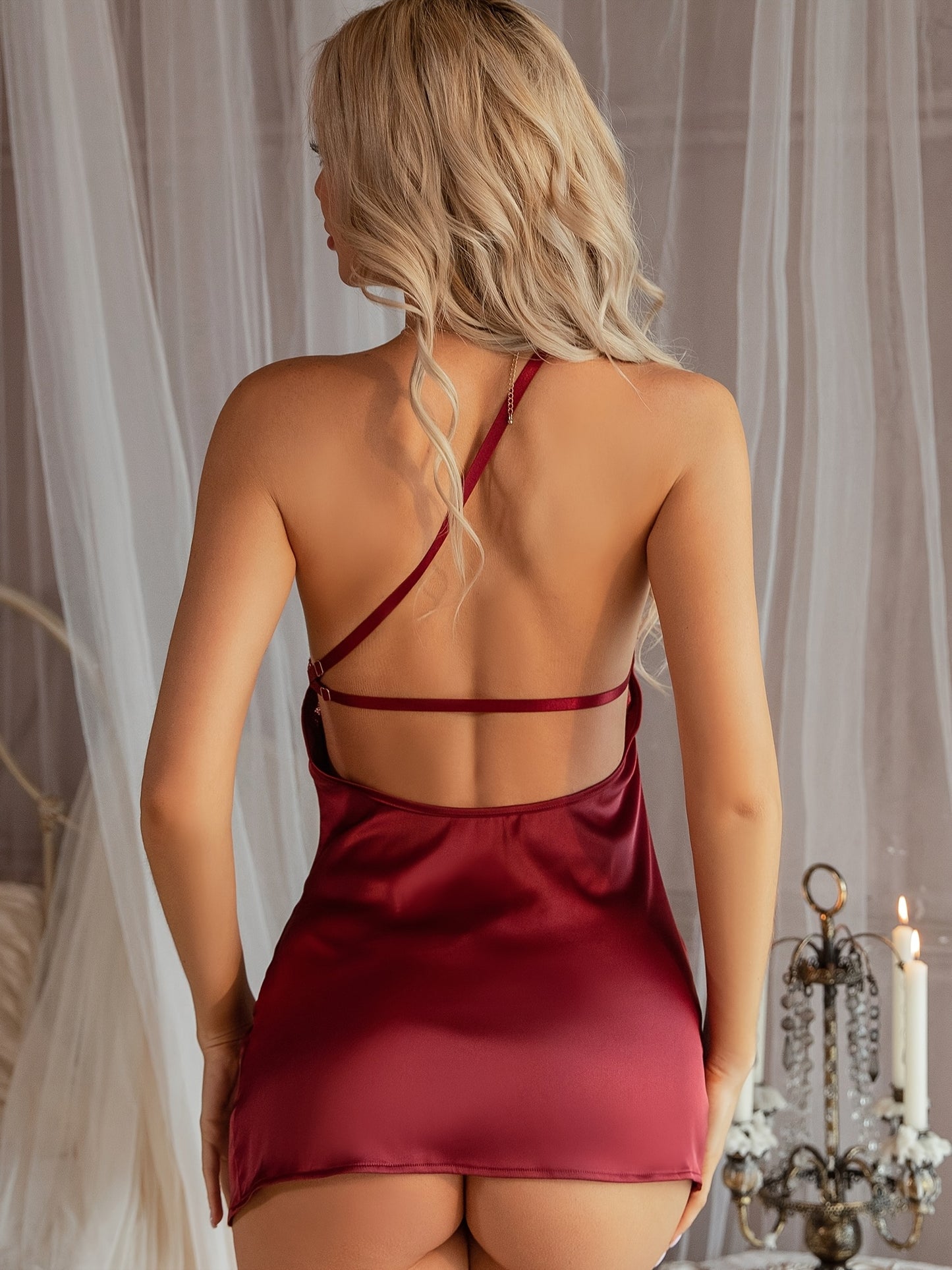 فستان نوم دوامة أحمر مع دانتيل