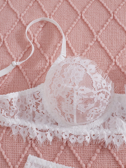 طقم ملابس داخلية أنثوية