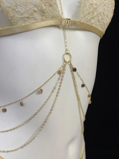 مجموعة حمالة صدر بلون البيج الفاتح