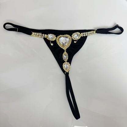 بيكيني مرصع بالأحجار اللامعة