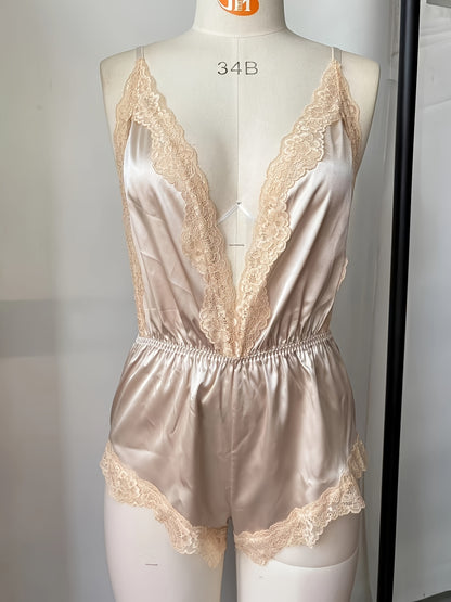 ثوب نوم وردي مزخرف