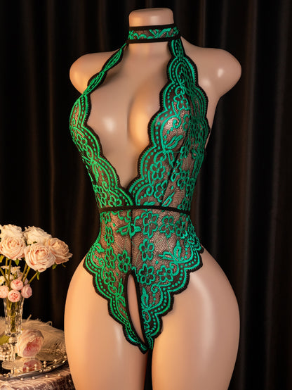 بادي نسائي مع حواف مزخرفة