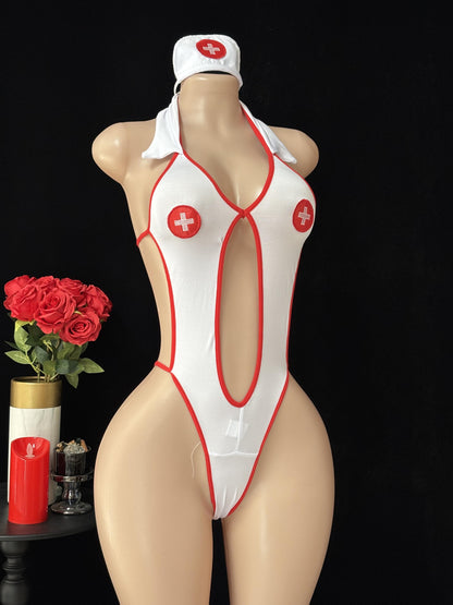 زي مريم التمريض الأبيض