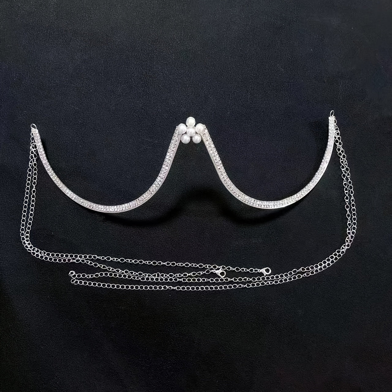 سلسلة حمالة صدر مرصعة بالجواهر