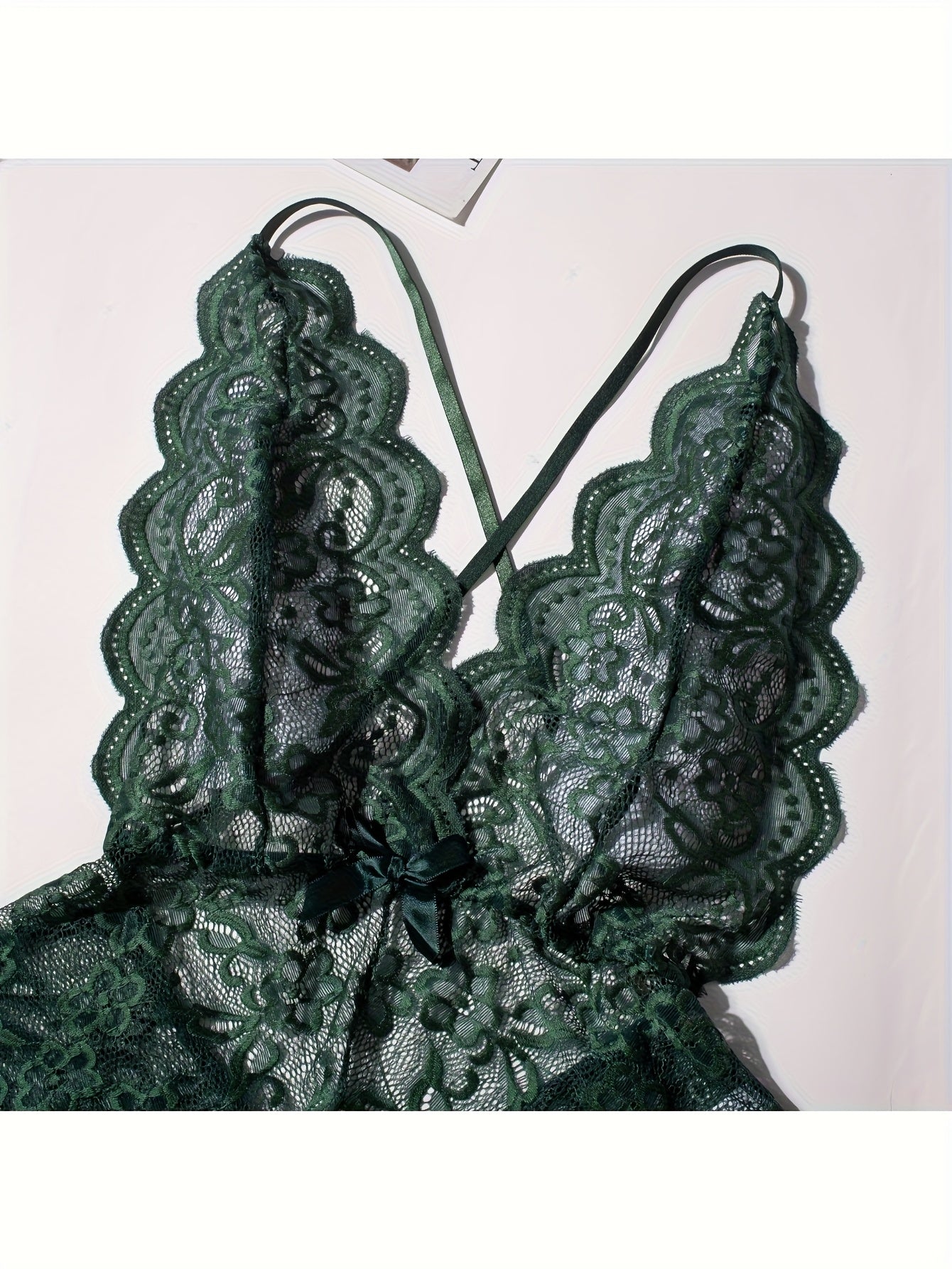 بدلة نسائية مثيرة بتصميم مفتوح