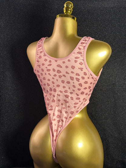 بدلة نسائية ليوبارد جريئة