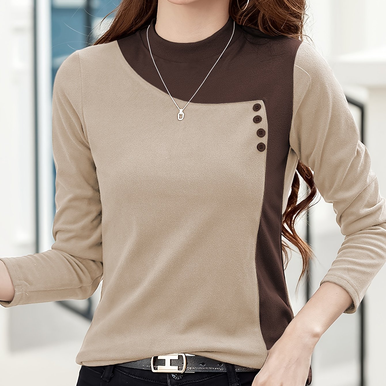 blouse نسائية بأكمام طويلة