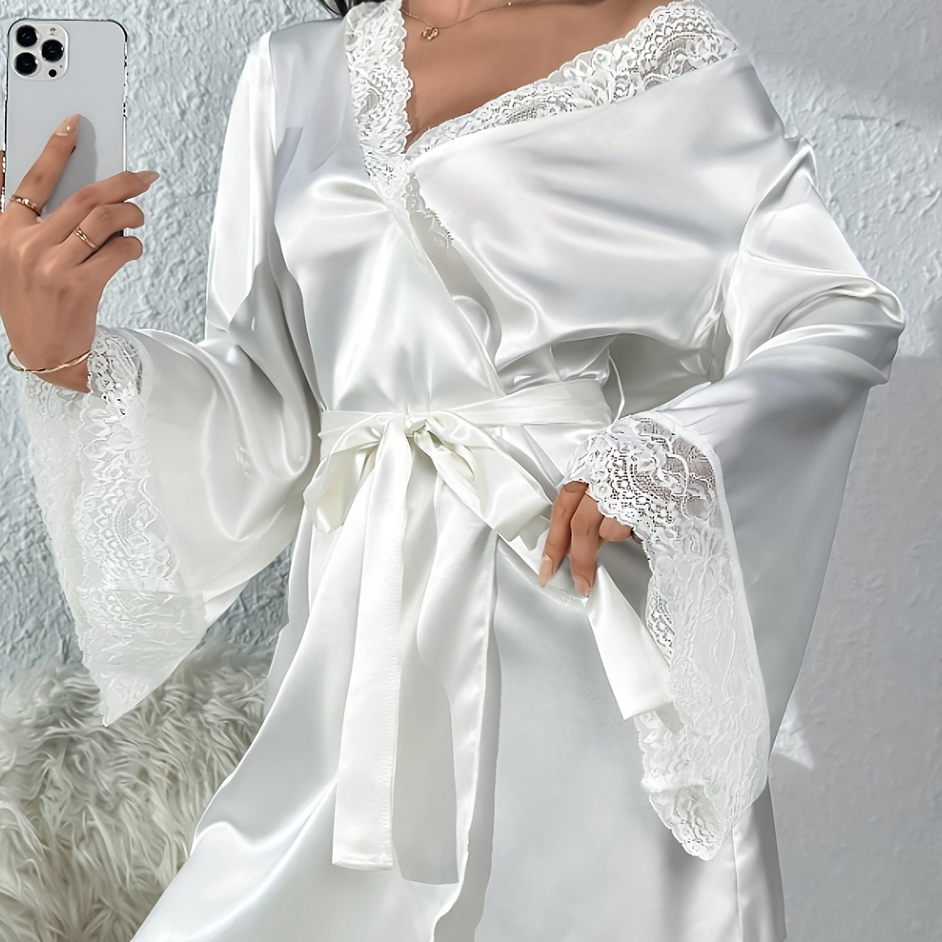 روب ساتين نسائي أنيق أبيض