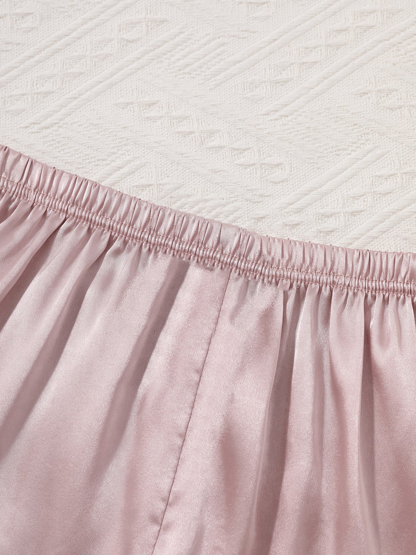 طقم بيجاما من الساتان