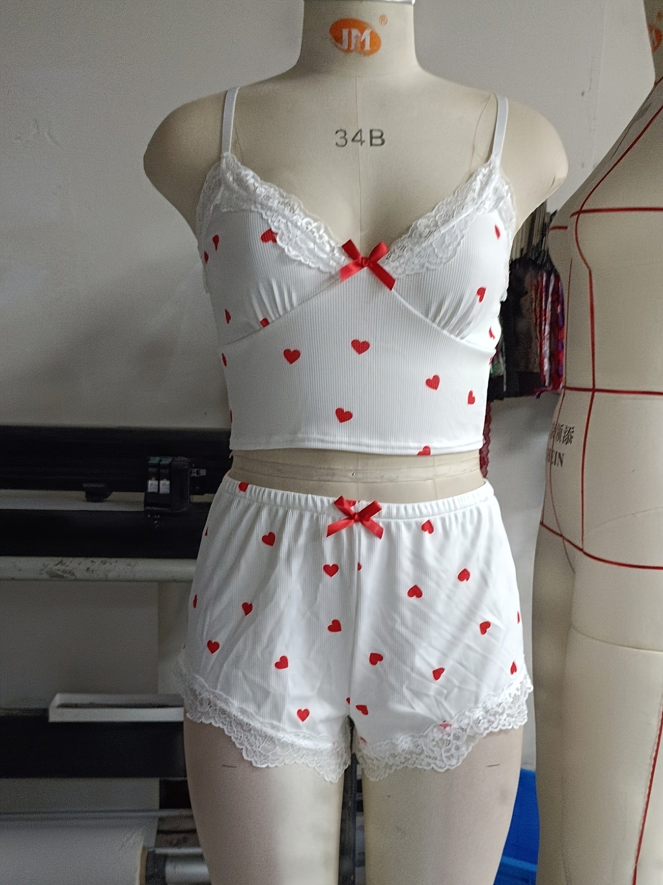 طقم بيجامة نسائية بلون خمري