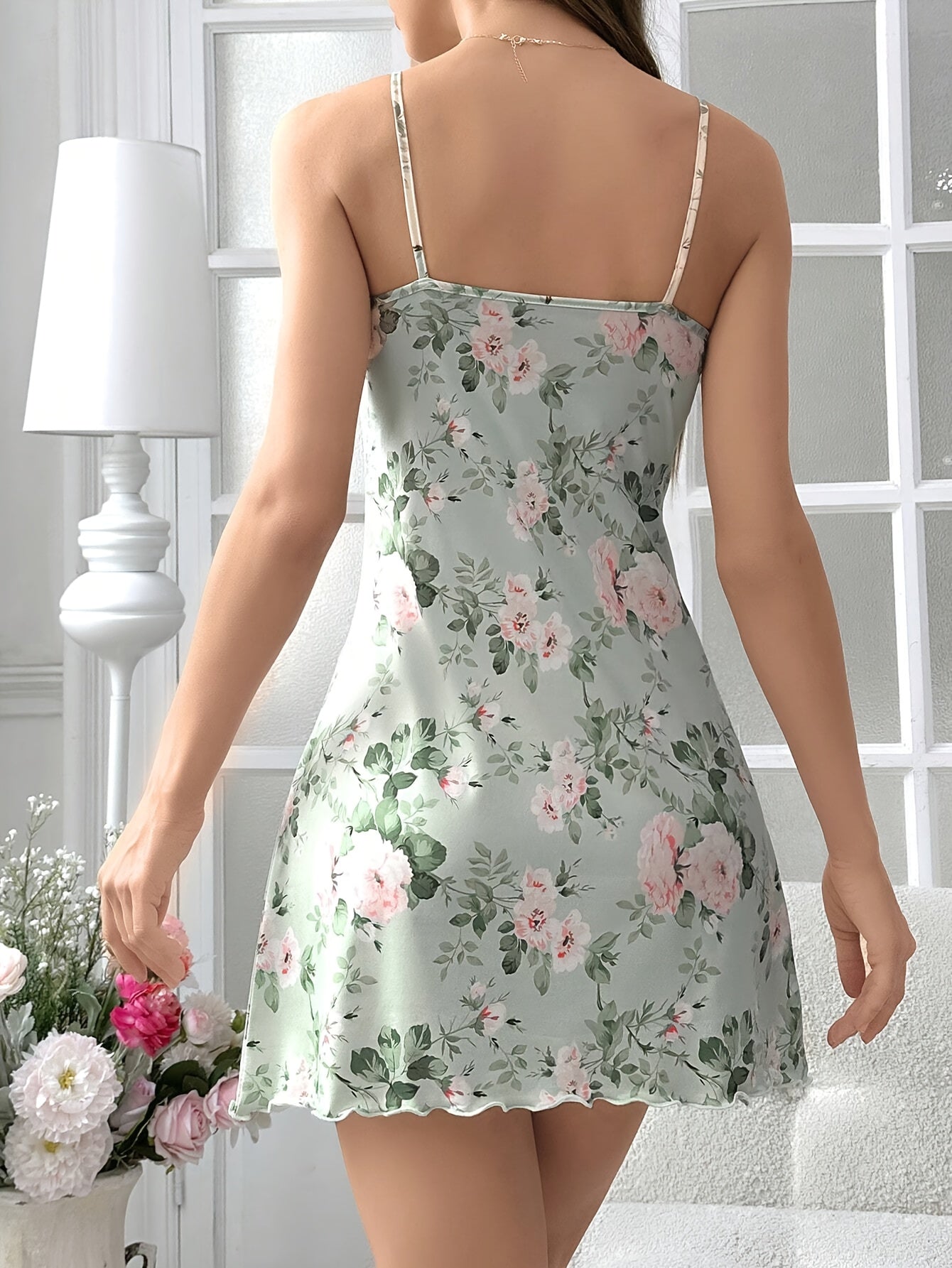 فستان نوم مزخرف بدون أكمام