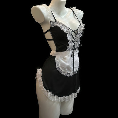 زي خادمة باللونين الأسود والأبيض