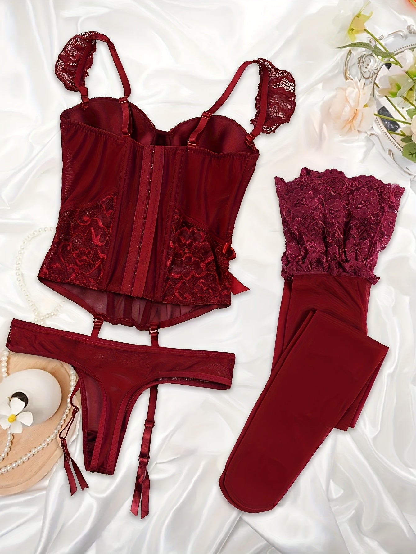 طقم لانجري دانتيل أحمر أنيق للنساء