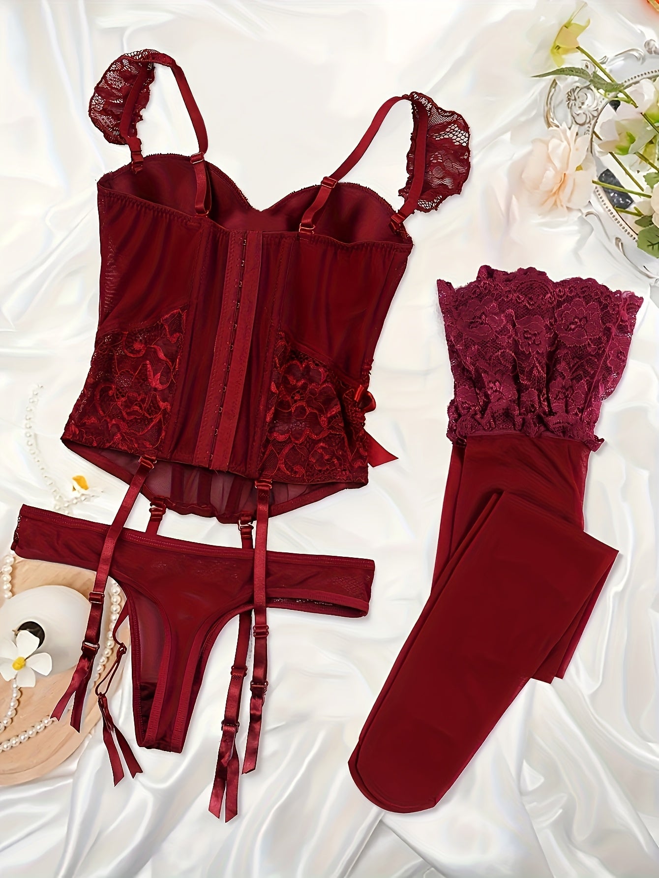 طقم لانجري دانتيل أحمر أنيق للنساء