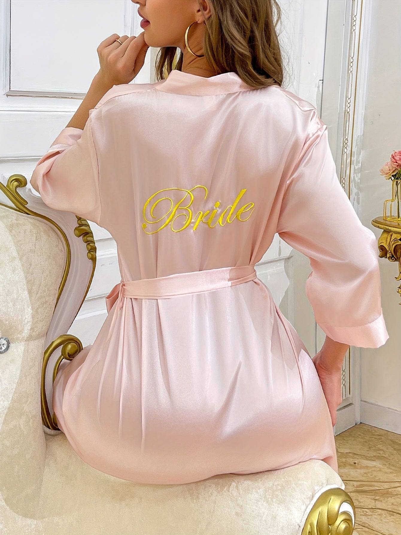 روب زفاف أنيق بأكمام طويلة