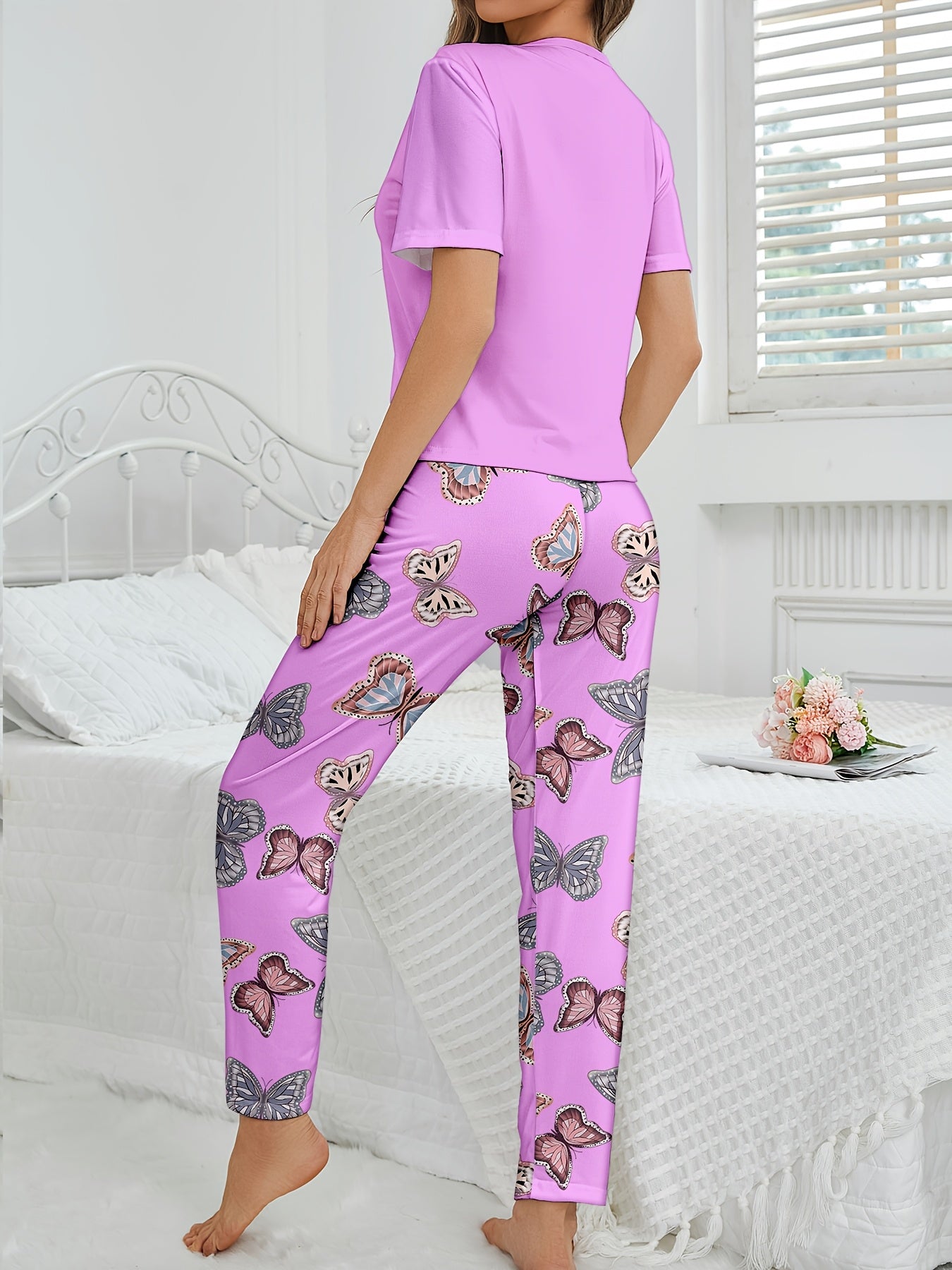 طقم بيجاما نسائي بطباعة فراشة