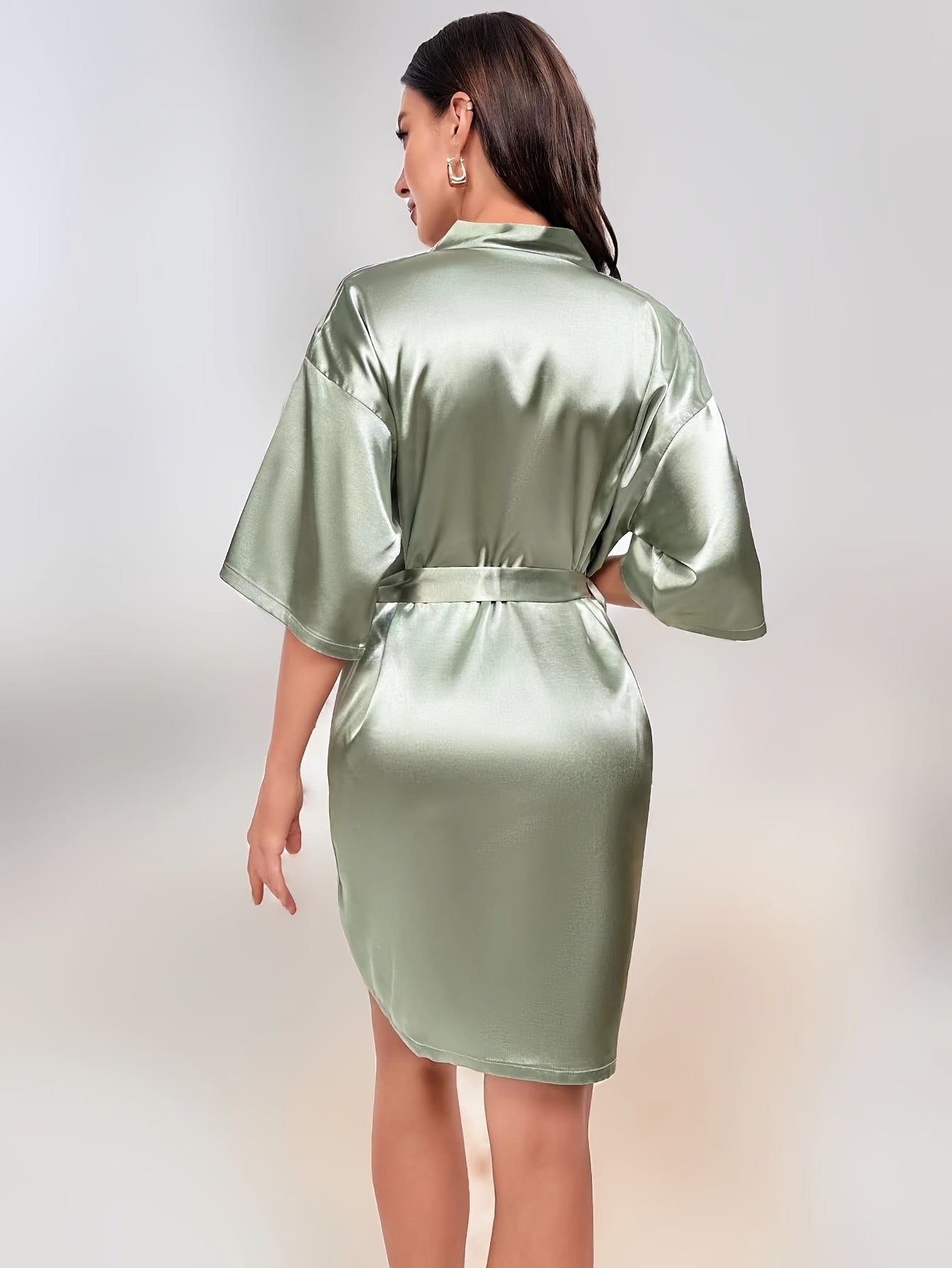 عباءة نسائية خضراء