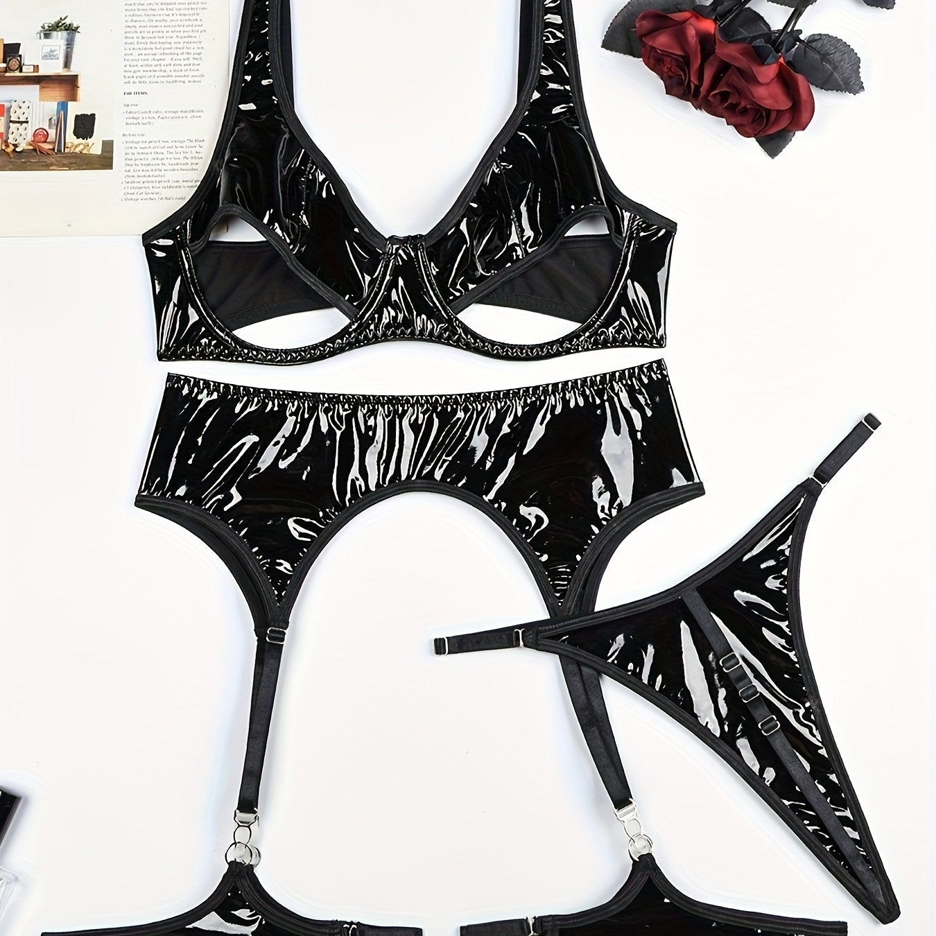 طقم لانجري جلد PU أنيق