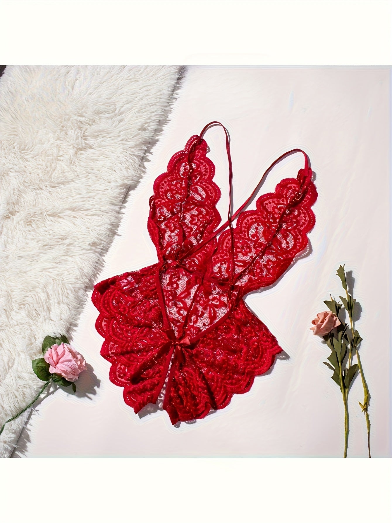 بدلة نسائية مثيرة بتصميم مفتوح